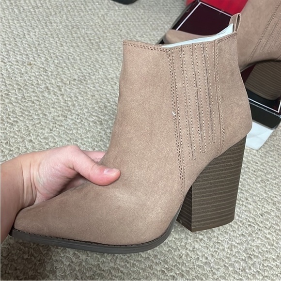 Qupid size 10 dusty rose pull on western ankle boots - Picture 2 of 6